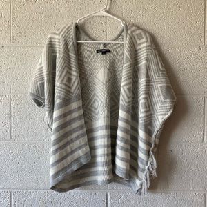 Almost Famous Too Aztec Print Knit Short Sleeve Cardigan L